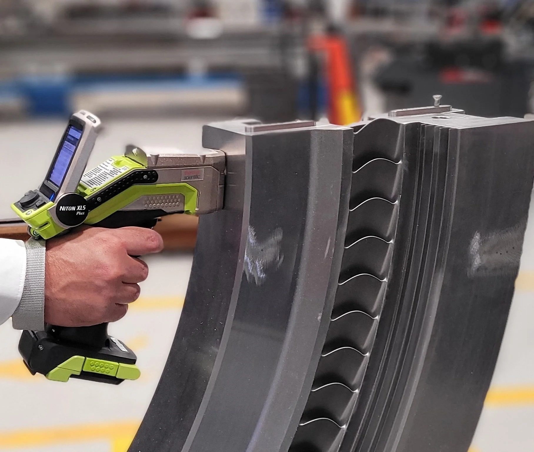 دستگاه آنالیز فلزات XRF چیست